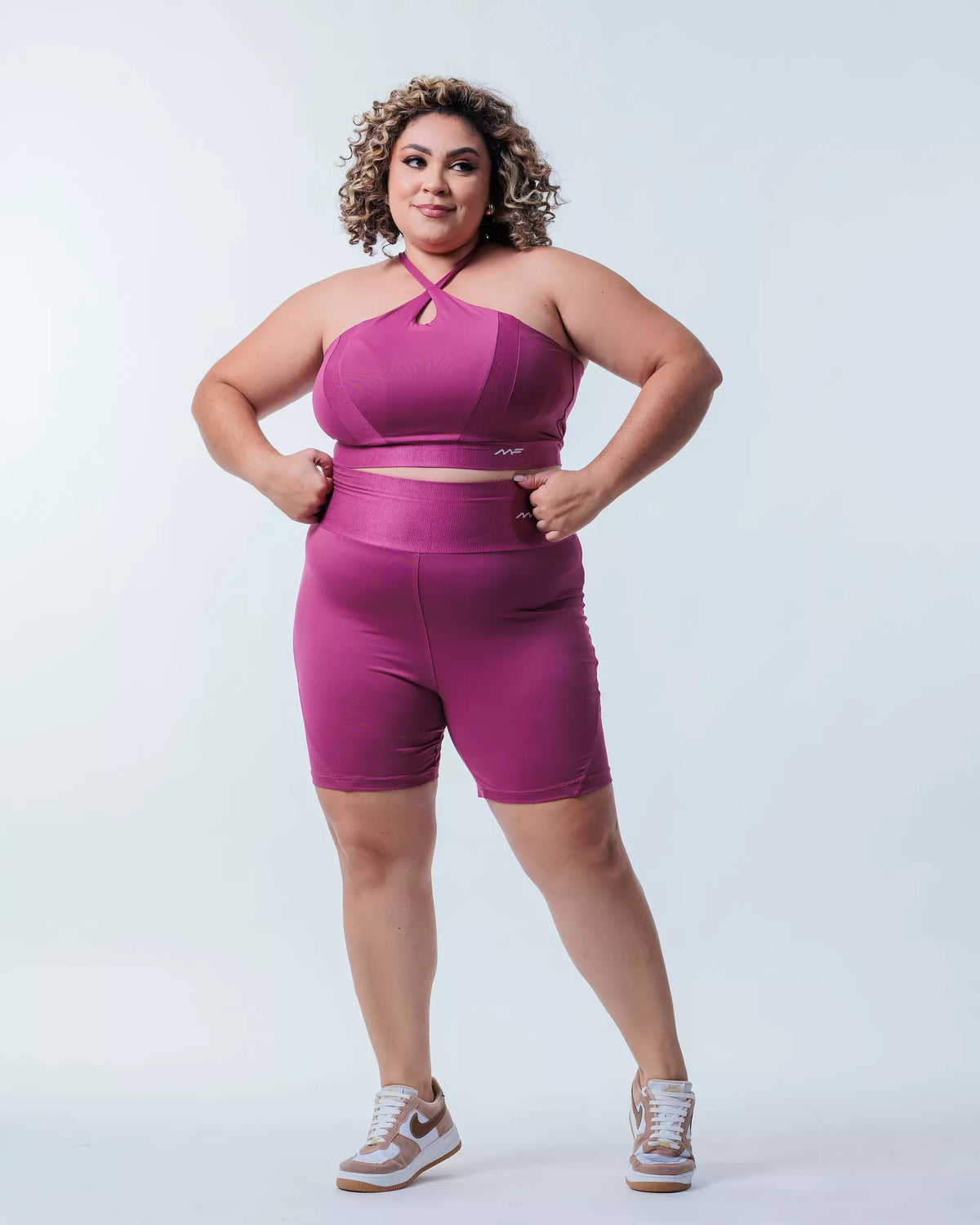 Conjuntinho plus size cintura alta com top trançado canelado