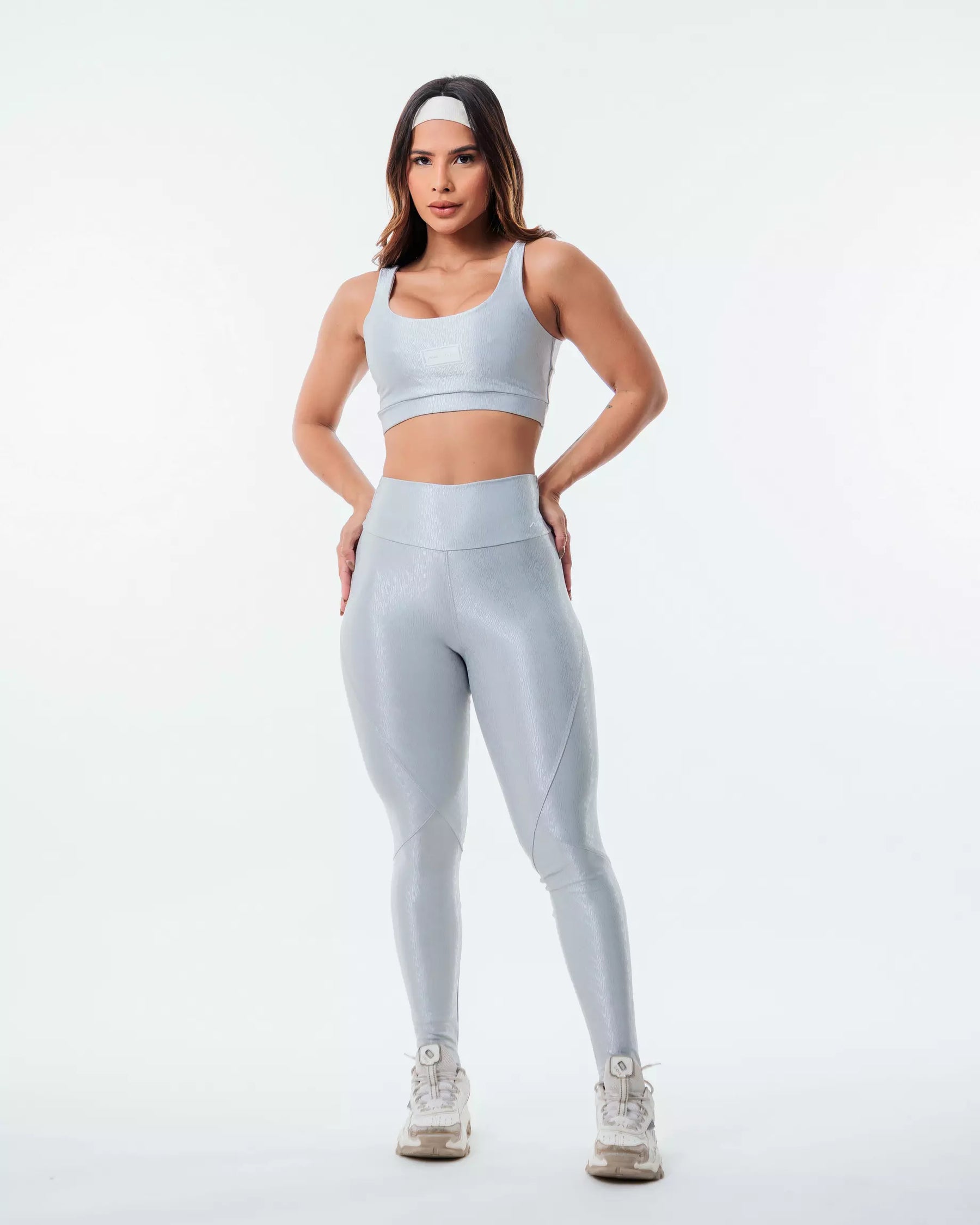 Conjunto canelado de cropped fechadinho alças reforçadas e calça cós alto modeladora